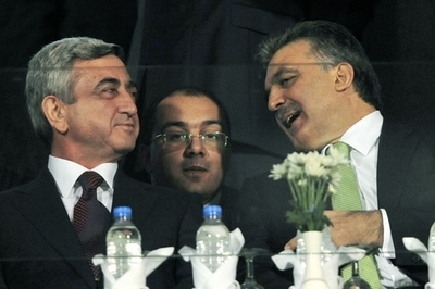 国交正常化に向けサッカー観戦、アルメニア・トルコ両大統領