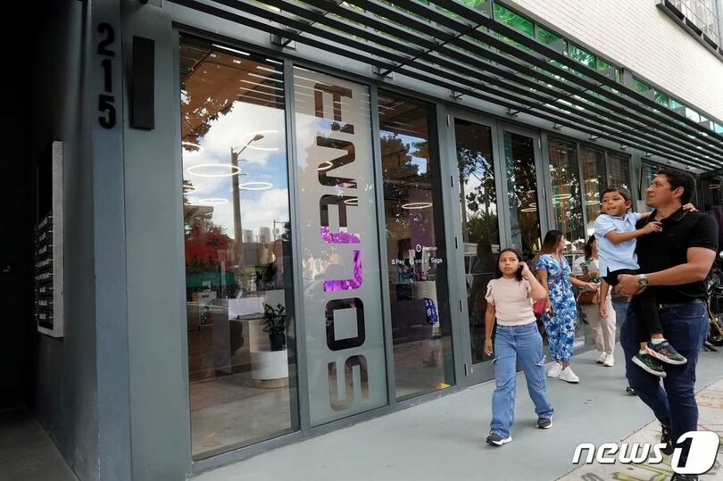 フロリダ州マイアミにあるソラナスペースの店舗(c)AFP/news1