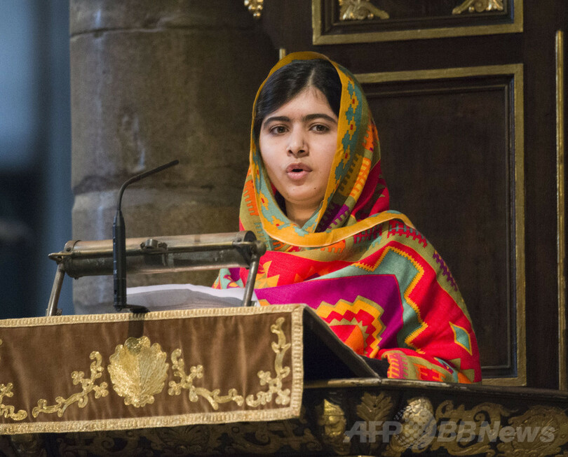 マララさんがナイジェリア訪問、拉致少女らの親と面会