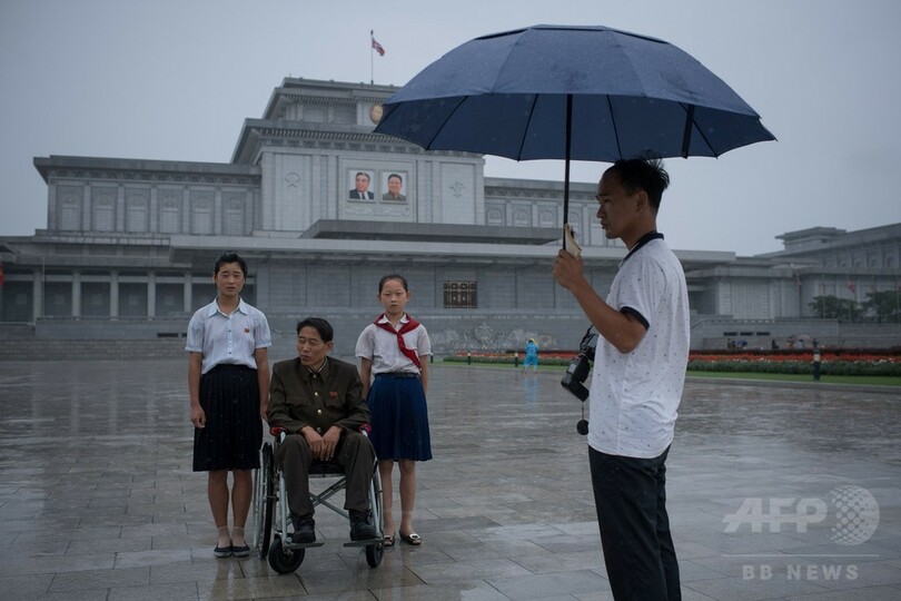 北朝鮮、雨の中の「戦勝記念日」