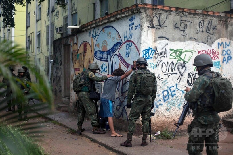 ブラジル大統領 リオ州の治安権限を軍に全面移管 写真1枚 国際ニュース Afpbb News