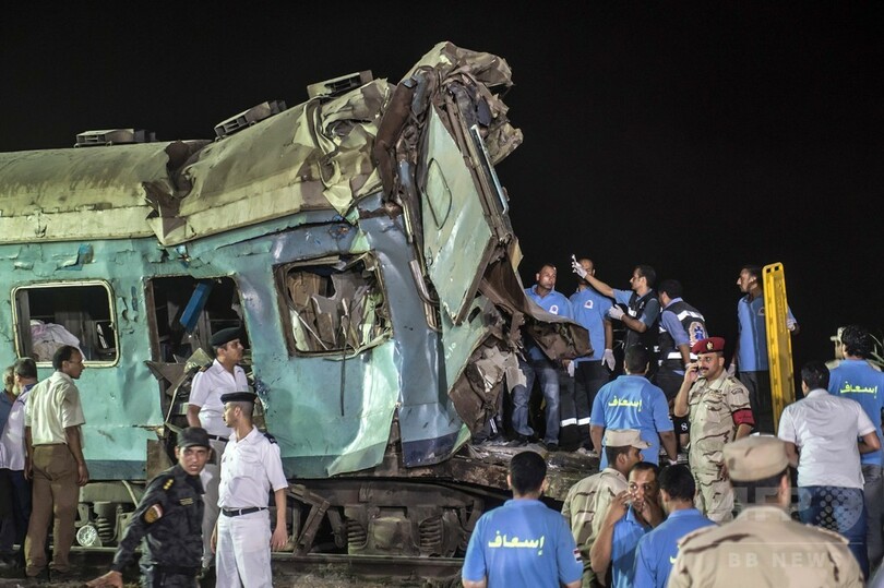 列車衝突現場で救急隊員が自撮り、辺地送り処分に エジプト