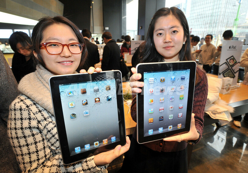 タブレットPCクリスマス商戦、「iPad」対「ギャラクシー・タブ」の行方