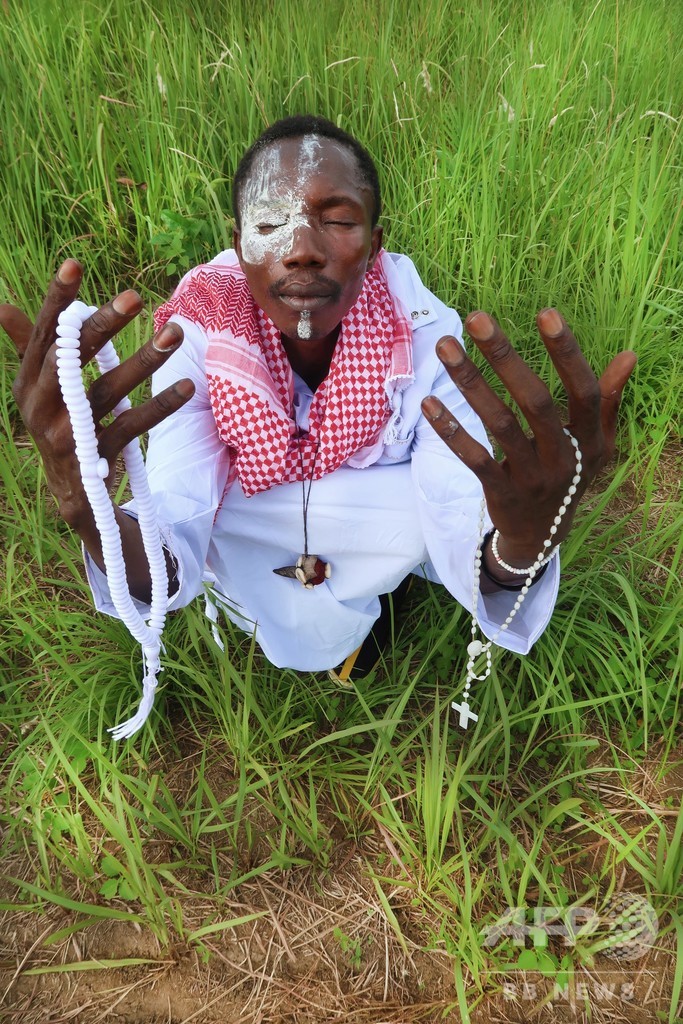 秘密結社が刻む心と体の傷、女性器切除の儀式 シエラレオネ 写真15枚 国際ニュース：AFPBB News