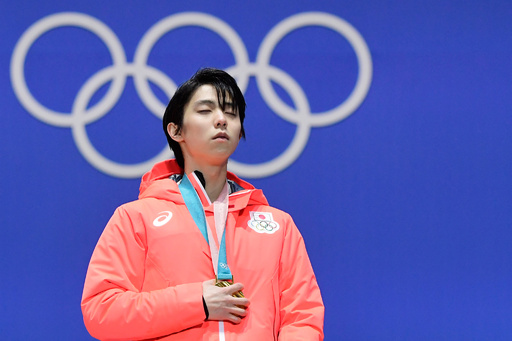 羽生結弦、2大会連続の金メダル手に笑顔 平昌五輪 写真15枚 国際