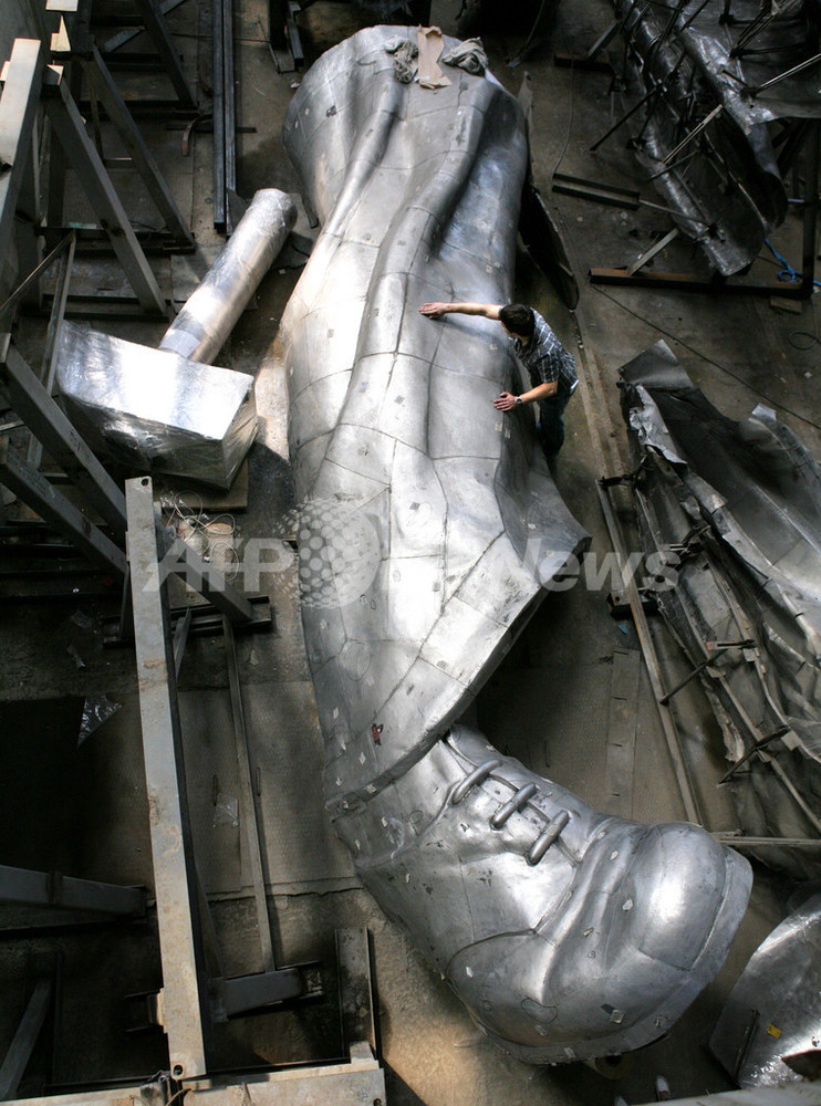 ソ連時代を象徴する彫刻像、修復が進む 写真1枚 国際ニュース：AFPBB News