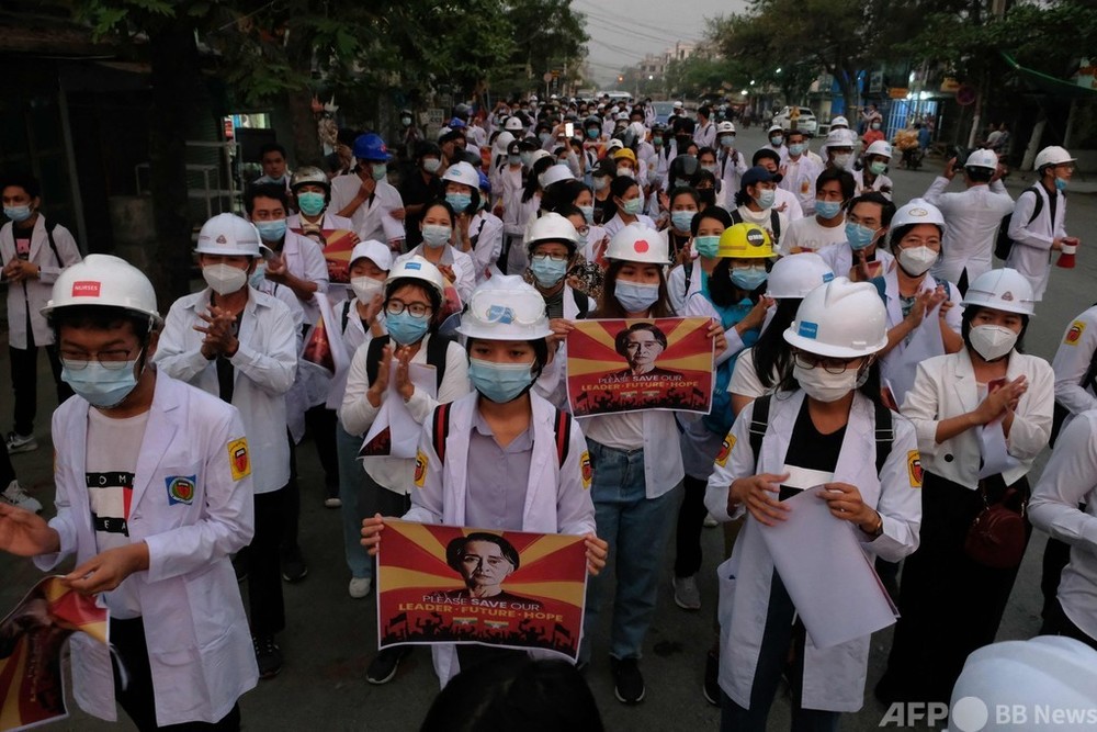 ミャンマー、デモでまた死者 豪国籍2人拘束される