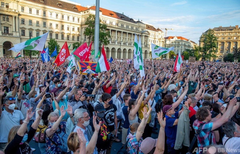 中国大学建設に「ノー！」 1万人が抗議 ハンガリー