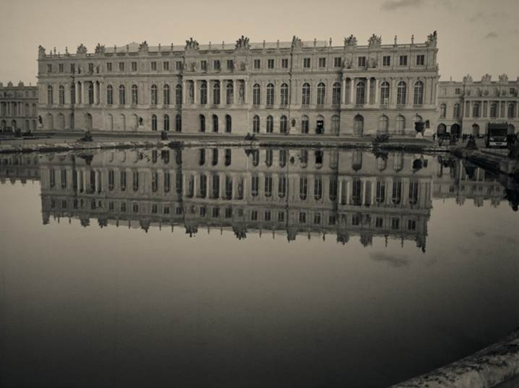 カール・ラガーフェルド写真展「太陽の宮殿 ヴェルサイユの光と影」