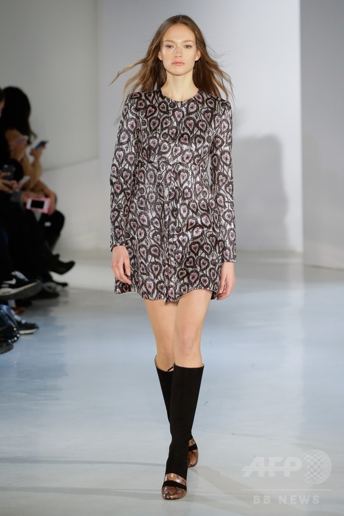 セクシー＆ロックなパーティスタイル、「ジル・スチュアート」15/16年秋冬