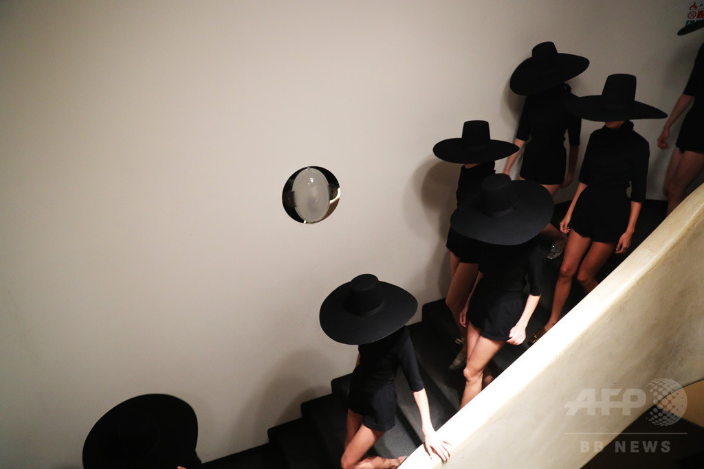 「セルジオ ロッシ」17年春夏