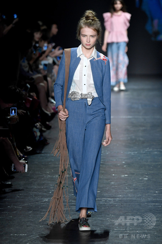 「ヴィヴィアン・タム」17年春夏