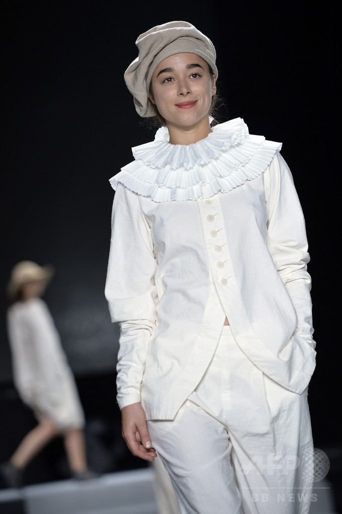 ハッピーカラーでまとうフレンチシック、「アニエスベー」15年春夏