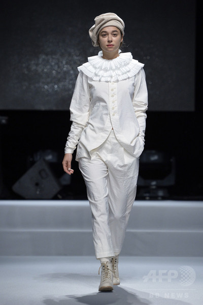 ハッピーカラーでまとうフレンチシック、「アニエスベー」15年春夏