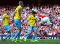 14-15イングランド・プレミアリーグ第1節、アーセナル（Arsenal）対クリスタルパレス（Crystal Palace）。同点ゴールを決めるアーセナルのローラン・コシールニー（Laurent Koscielny、2014年8月16日撮影）。(c)AFP/CARL COURT