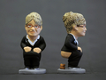 スペイン・カタルーニャ（Catalonia）地方のクリスマス恒例の排便人形「カガネル（Caganer、「排便」の意）が今年も製作され、サッカースペイン1部リーグのFCバルセロナ（%%FC Barcelona%%）所属の選手をはじめ、ロックンロールのレジェンド、英国のロイヤルファミリーが登場した。

カタルーニャでは18世紀頃から、クリスマスシーズンになると有名人が排泄する姿を模した陶器の人形を自宅内に隠し、招待客に探させるのが風習となっている。カガネルは翌年の豊穣（ほうじょう）、希望、繁栄の象徴とされる。

サラ・ペイリン（Sarah Palin）元アラスカ（Alaska）州知事のカガネル（2011年11月8日撮影）。(c)AFP/LLUIS GENE&lt;a href=&quot;http://www.afpbb.com/article/sports/soccer/spain/2839725/8051270&quot;&gt;&lt;b&gt;＜記事本文へ戻る＞&lt;/b&gt;&lt;/a&gt;