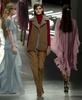 米ニューヨーク市内で発表された「ロダルテ（Rodarte）」14/15年秋冬コレクション（2014年2月11日撮影）。(c)AFP/Don Emmert