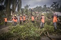 台風1号の通過で被害を受けたフィリピン中部東サマール州オラスの様子（2020年5月15日撮影）。(c)Alren BERONIO / AFP