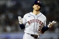 22MLB、ア・リーグ優勝決定シリーズ（7回戦制）、ニューヨーク・ヤンキース対ヒューストン・アストロズ。3回に3点本塁打を放ったヒューストン・アストロズのジェレミー・ペーニャ（2022年10月23日撮影）。(c)Sarah Stier/Getty Images/AFP