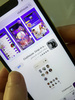 音声SNS「クラブハウス」のアプリを表示した画面。サウジアラビアの首都リヤドで（2021年3月6日撮影、資料写真）。(c)Fayez Nureldine / AFP