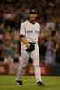 09MLB、シアトル・マリナーズ（%%Seattle Mariners%%）対ニューヨーク・ヤンキース（%%New York Yankees%%）。試合はマリナーズが3-2でサヨナラ勝ちを収めた。写真は9回に3番手で登板するも、マリナーズのイチロー（%%Ichiro Suzuki%%）にサヨナラ2点本塁打を打たれて敗戦投手となったヤンキースのマリアーノ・リベラ（%%Mariano Rivera%%）。（2009年9月18日撮影）(c)AFP/Getty Images/Otto Greule Jr