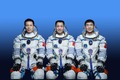 「神舟１２号」の宇宙飛行士を務める聶海勝氏（中央）、劉伯明氏（右）、湯洪波氏（資料写真）。(c)Xinhua News