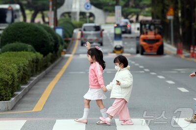 急な子どものケアに対応…韓国「短期育児休職」導入を推進