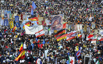 聖母出現の地ファティマで法王がミサ、50万人参加 ポルトガル