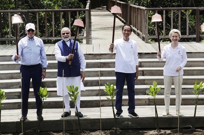 各国首脳らが植樹 G20首脳会議