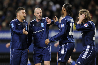 貧困撲滅慈善試合にジダン氏、ロナウド氏が出場