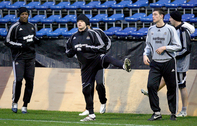 ＜サッカー UEFA杯＞ニューカッスル ズルテ・ワレヘム戦を控え最終調整 - ベルギー