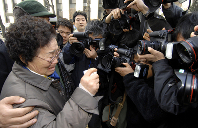 脱北した拉致被害者、夫の帰還を訴える - 韓国