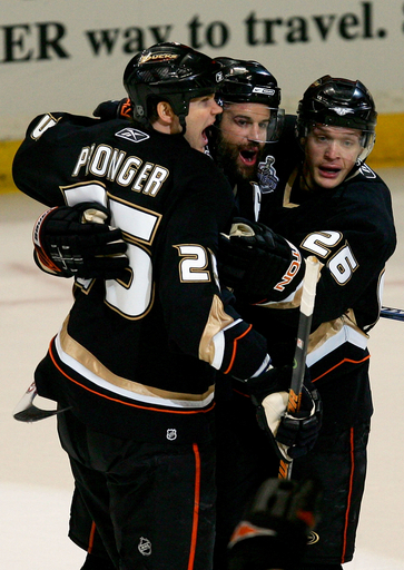 ダックス セネターズを破りスタンレー杯優勝