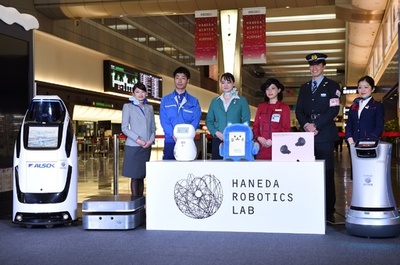 手荷物運びや通訳補助も 羽田空港でロボットの実証実験開始