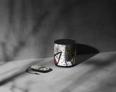 「バング & オルフセン × デヴィッド・リンチ」ワイヤレススピーカー、数量限定販売