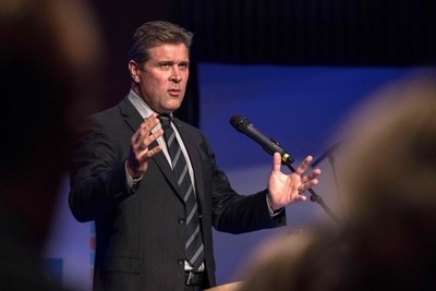 アイスランド解散総選挙、独立後2度目の左派政権の可能性も