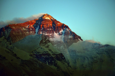 チョモランマ山頂で5G使用可能に、世界最高海抜の基地局完成へ