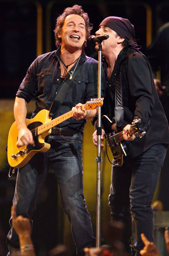 ブルース・スプリングスティーン、パリでパフォーマンス