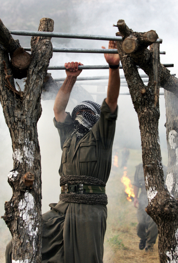 トルコ国境付近でバス襲撃などにより25人死亡、米政府がクルド独立派を非難