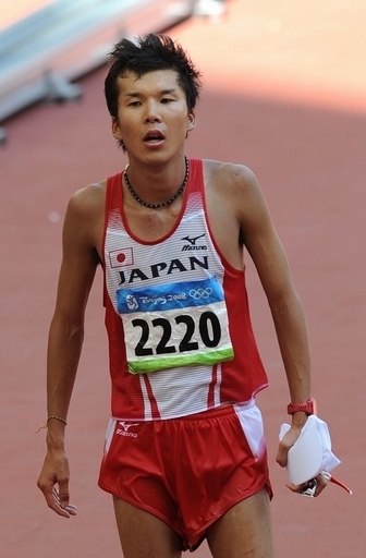 山崎 男子50キロメートル競歩で7位入賞