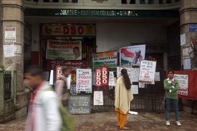 レイプ被害訴えたアイルランド女性、薬剤過剰摂取で入院 インド