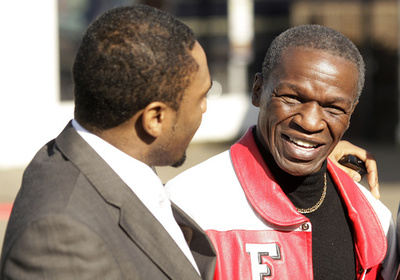 メイウェザー・ジュニアとパッキャオは「確実に」対戦、シニア語る