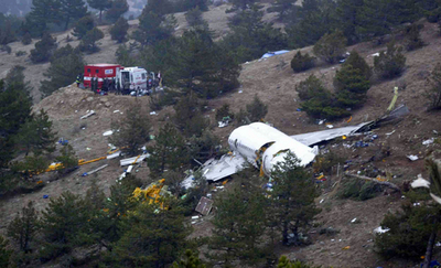 トルコ民間航空機が墜落、搭乗者全員が死亡