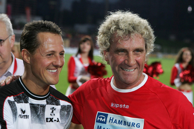 シューマッハ氏 ベルギーGP開幕前のサッカー・イベントに参加