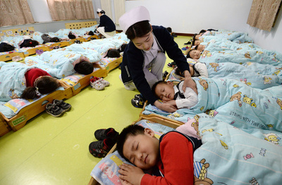 中国では3億人が睡眠障害 「収入多いほど睡眠短い」