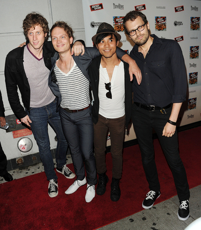 iPhoneだけで地下鉄車内のバンド演奏、ユーチューブで大ヒット