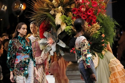 「ヴィクター＆ロルフ」17年春夏オートクチュール