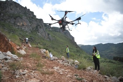 中国・雲南でドローンを使った「空中植林」 荒れた山岳地帯に苗木が芽吹く