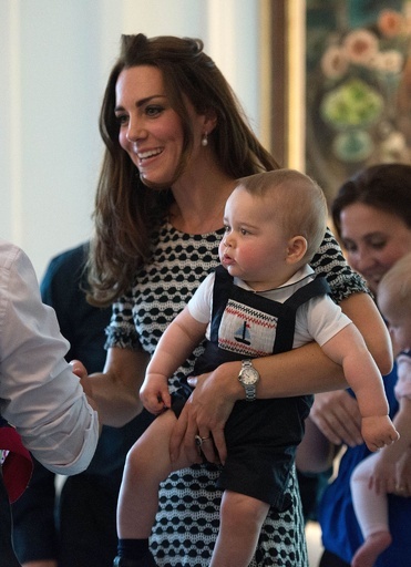 ジョージ王子、英王室の新ファッションリーダーに名乗り