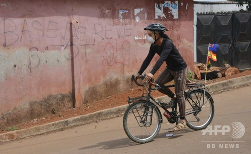 自転車で世界旅行中の韓国人男性 ギニアで足止め 差別に遭遇も続行へ意欲 写真9枚 ファッション ニュースならmode Press Powered By Afpbb News
